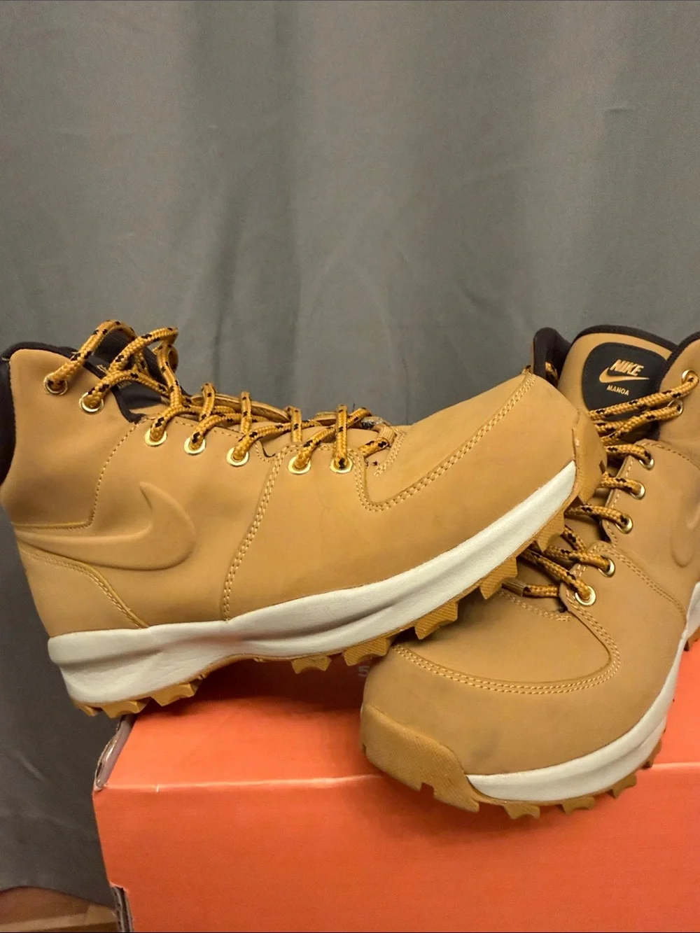 Nike Men’s Tan/Tobacco Trail Mid-Top Boots